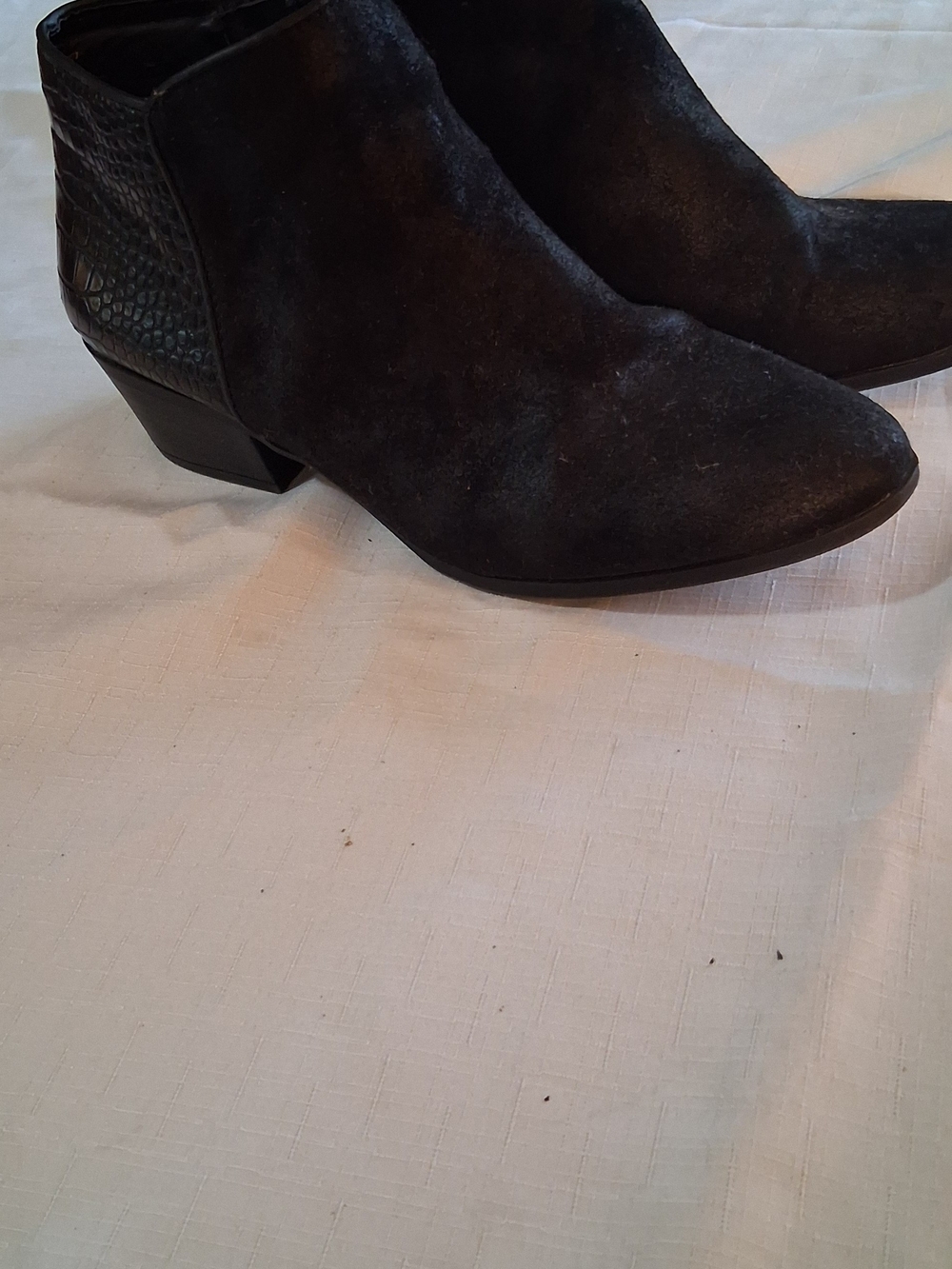 Simply Vera Vera Wang Black Suede Ankle Booties with Textured Heel 8.5 260926